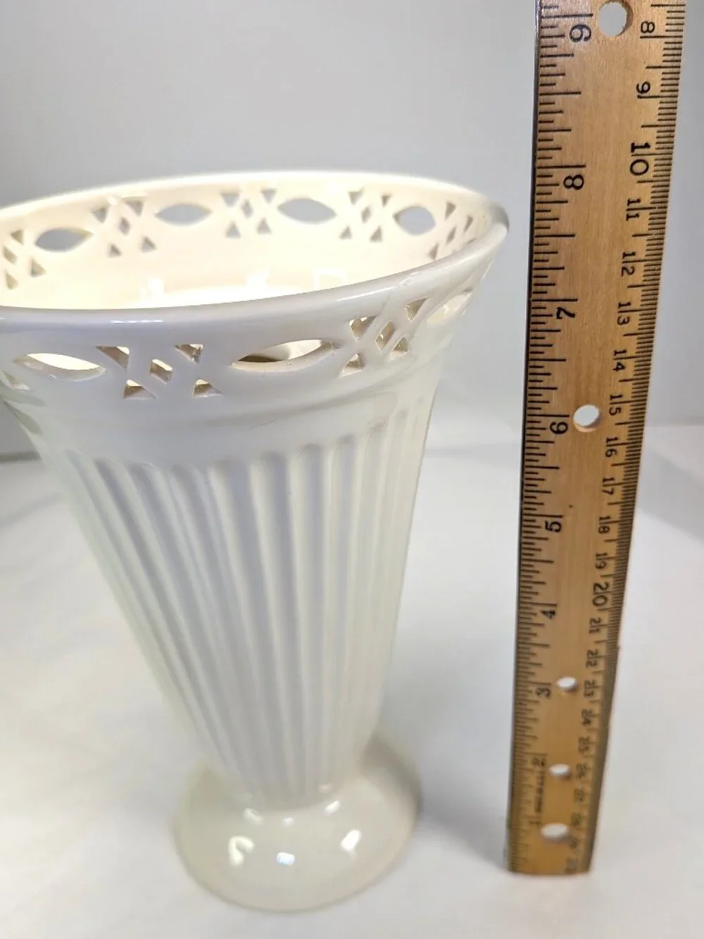 VTG Mid-Century White Ribbed Pedestal Vase w Integrated Flower Frog & Lattice
